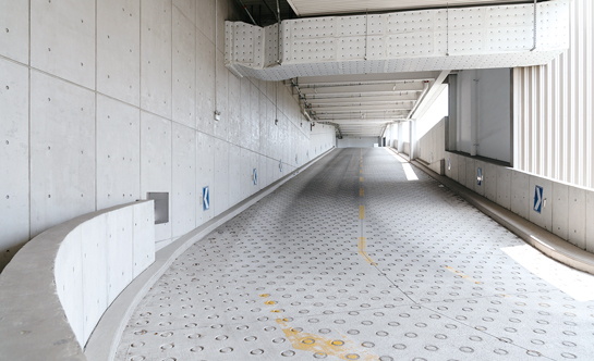 屋上駐車場・斜路4